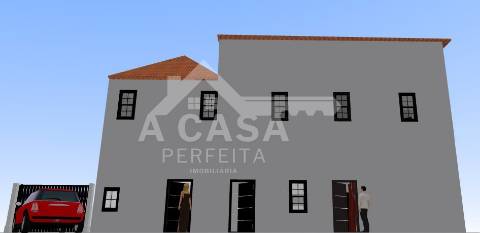 Prédio todo remodelado com 2 moradias T2 e 1 moradia T1 independentes em Souto