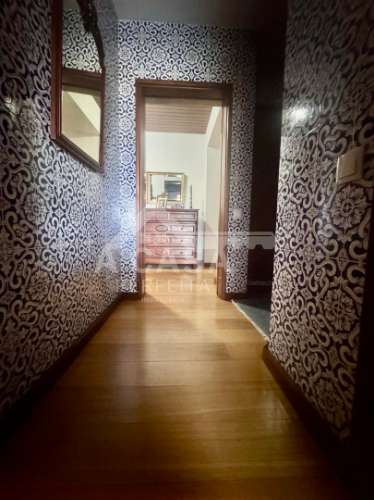 Apartamento T4 com elevador e garagem para 1 carro no centro