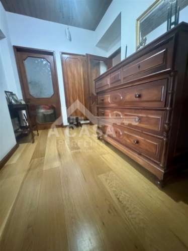 Apartamento T4 com elevador e garagem para 1 carro no centro