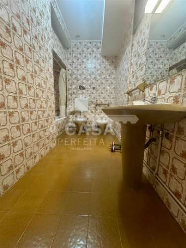 Apartamento T4 com elevador e garagem para 1 carro no centro