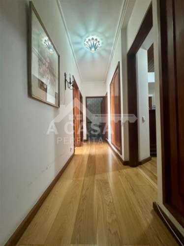 Apartamento T4 com elevador e garagem para 1 carro no centro