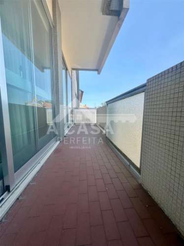 Apartamento T4 com elevador e garagem para 1 carro no centro