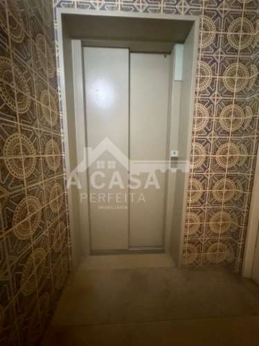 Apartamento T4 com elevador e garagem para 1 carro no centro