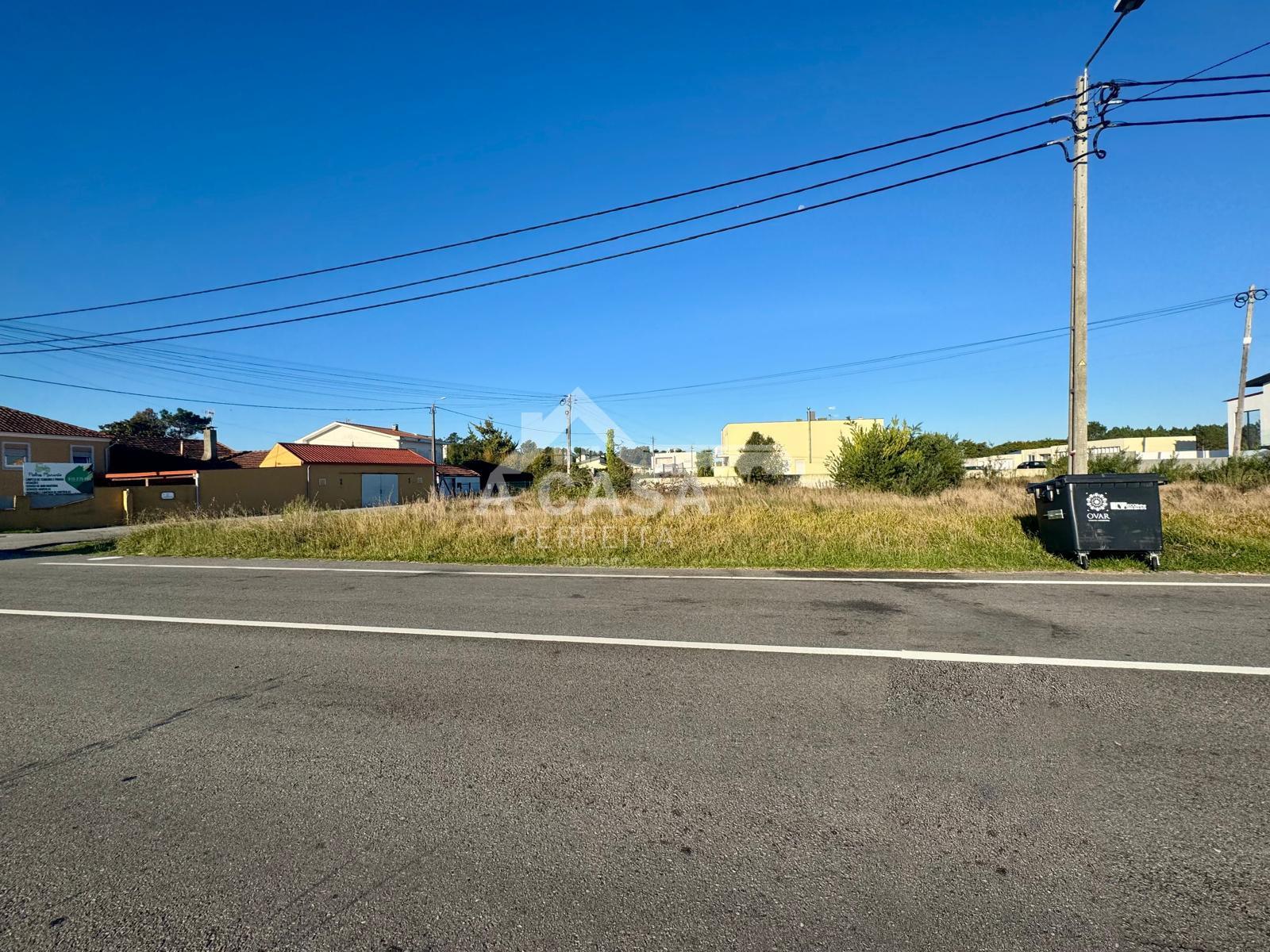 Terreno para construção com 2 frentes em Ovar