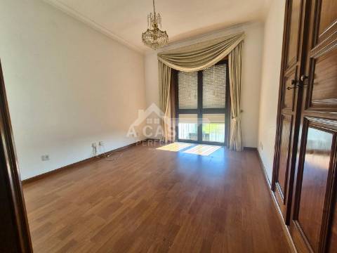 Moradia isolada T3 com logradouro em São João