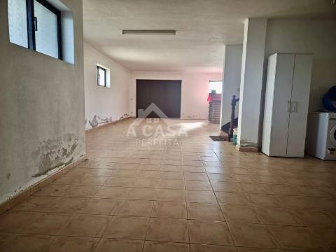 Moradia isolada T3 com logradouro em São João