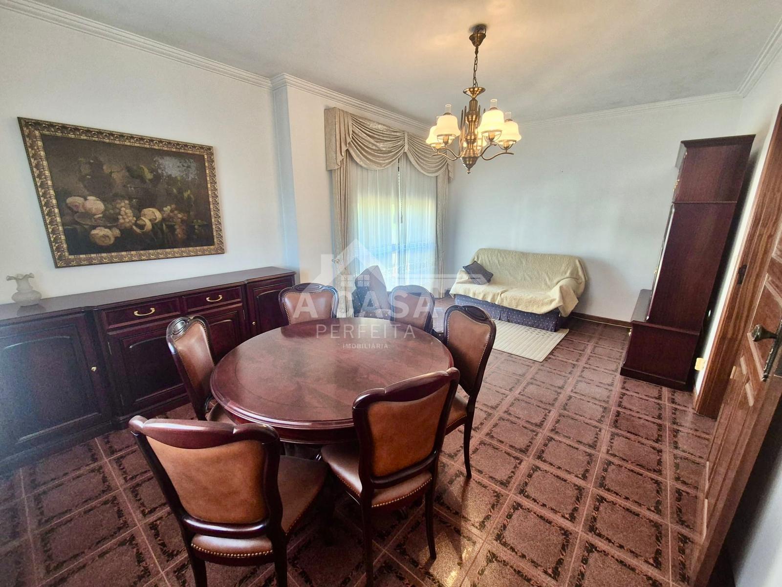 Moradia isolada T3 com logradouro em São João