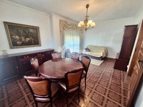 Moradia isolada T3 com logradouro em São João