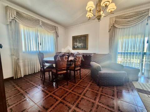 Moradia isolada T3 com logradouro em São João