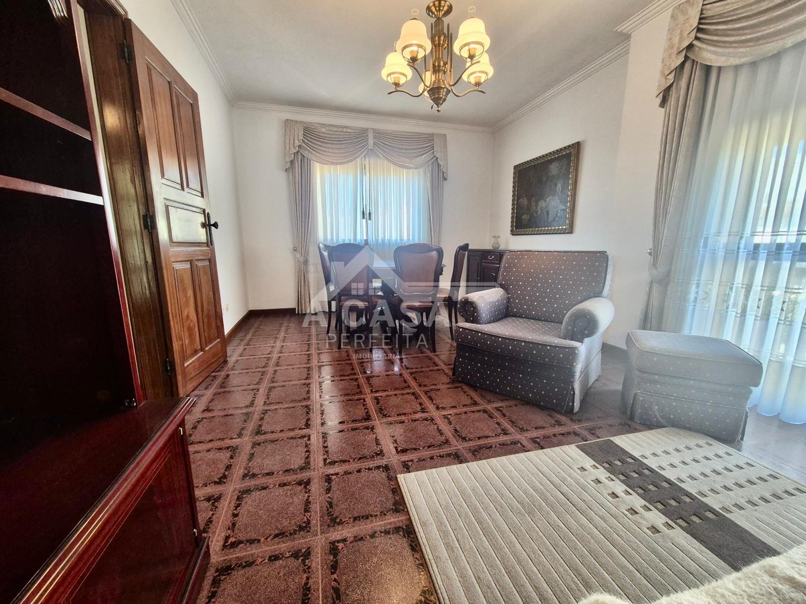 Moradia isolada T3 com logradouro em São João