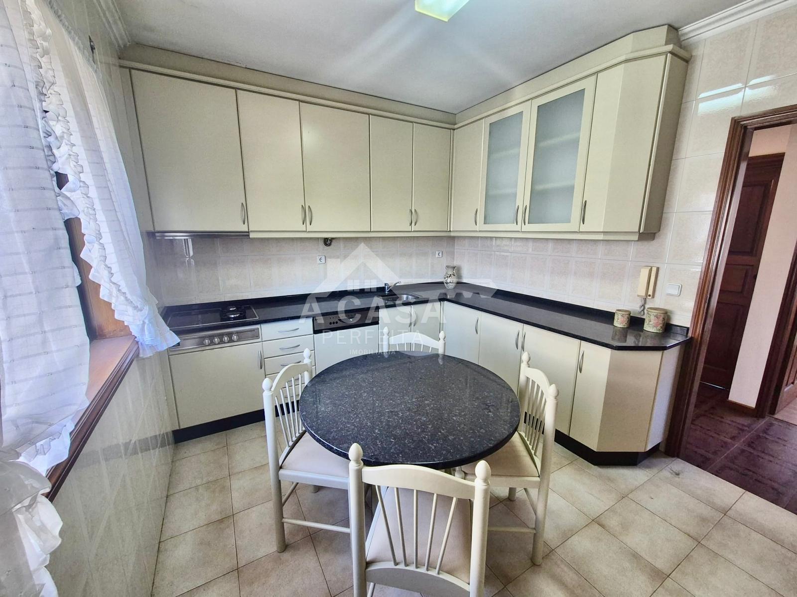 Moradia isolada T3 com logradouro em São João