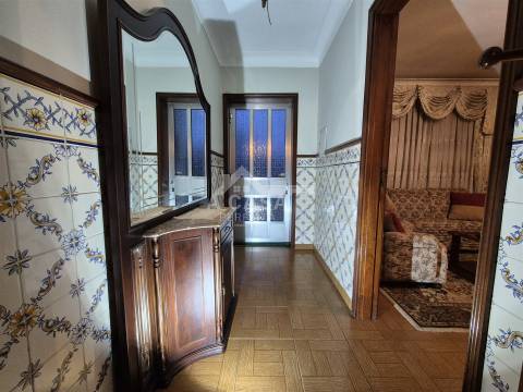 Moradia Isolada Térrea T3 com anexos e logradouro em São João