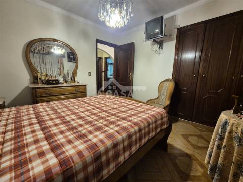 Moradia Isolada Térrea T3 com anexos e logradouro em São João