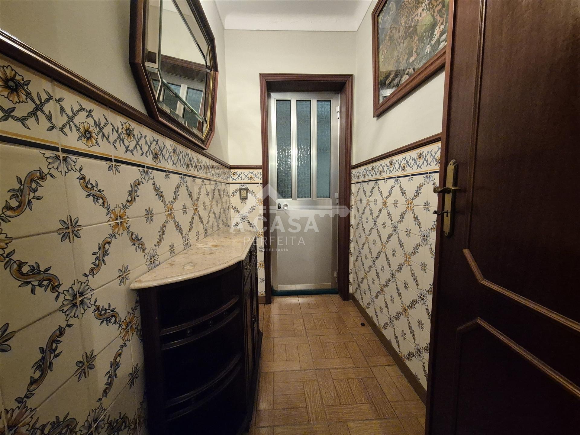 Moradia Isolada Térrea T3 com anexos e logradouro em São João