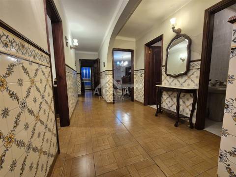 Moradia Isolada Térrea T3 com anexos e logradouro em São João