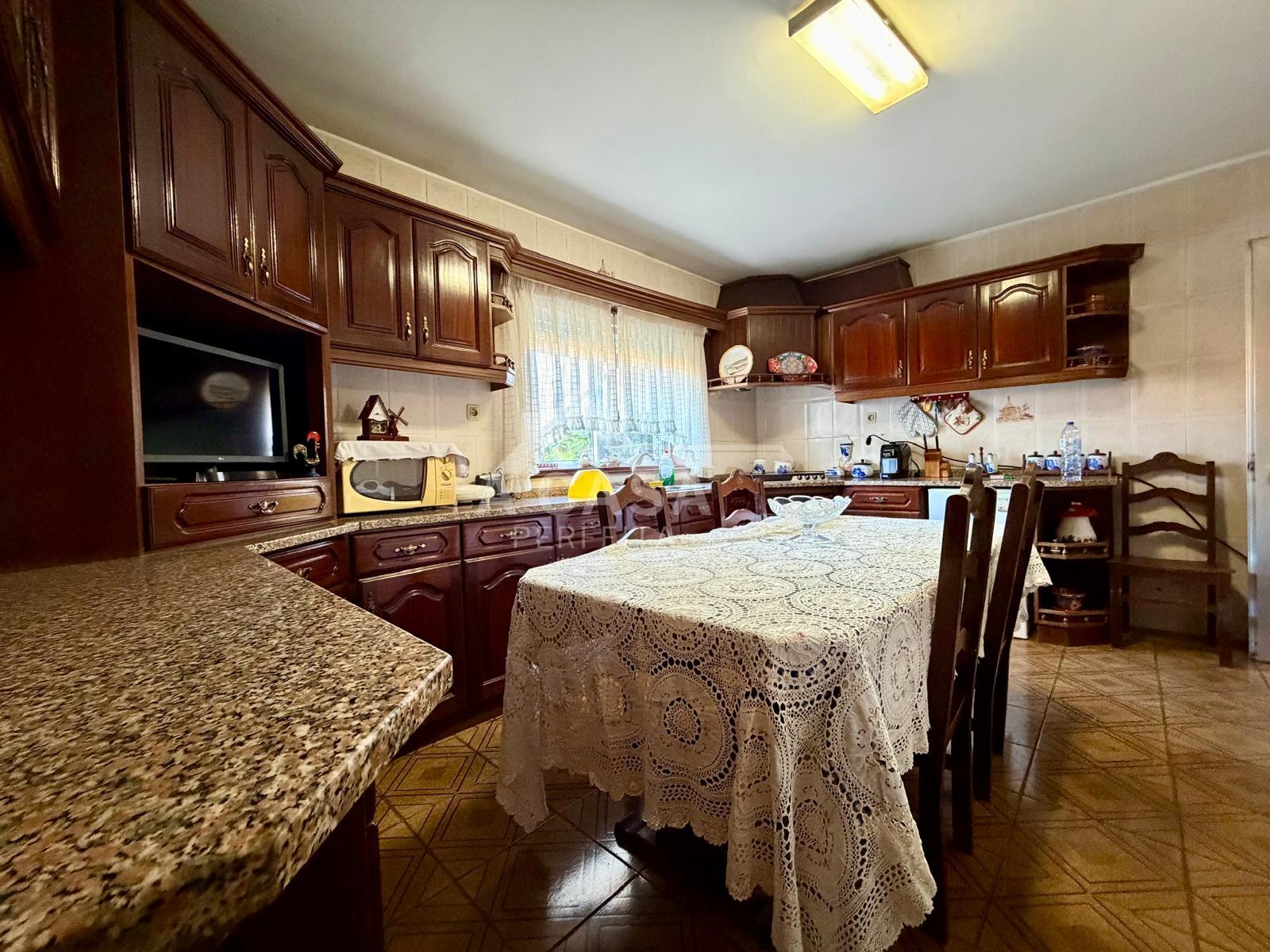 Moradia Isolada Térrea T3 com anexos e logradouro em São João