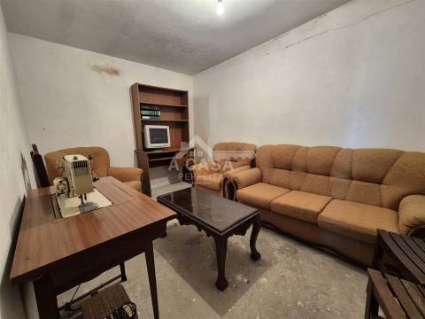 Moradia Isolada Térrea T3 com anexos e logradouro em São João