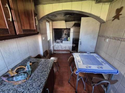 Moradia Isolada Térrea T3 com anexos e logradouro em São João