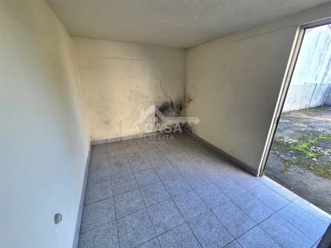 Moradia Isolada Térrea T3 com anexos e logradouro em São João