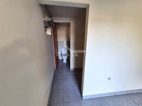 Moradia Isolada Térrea T3 com anexos e logradouro em São João