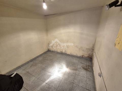 Moradia Isolada Térrea T3 com anexos e logradouro em São João