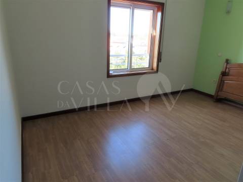 Apartamento T3 com elevador e Garagem Individual para 1 carro em São João