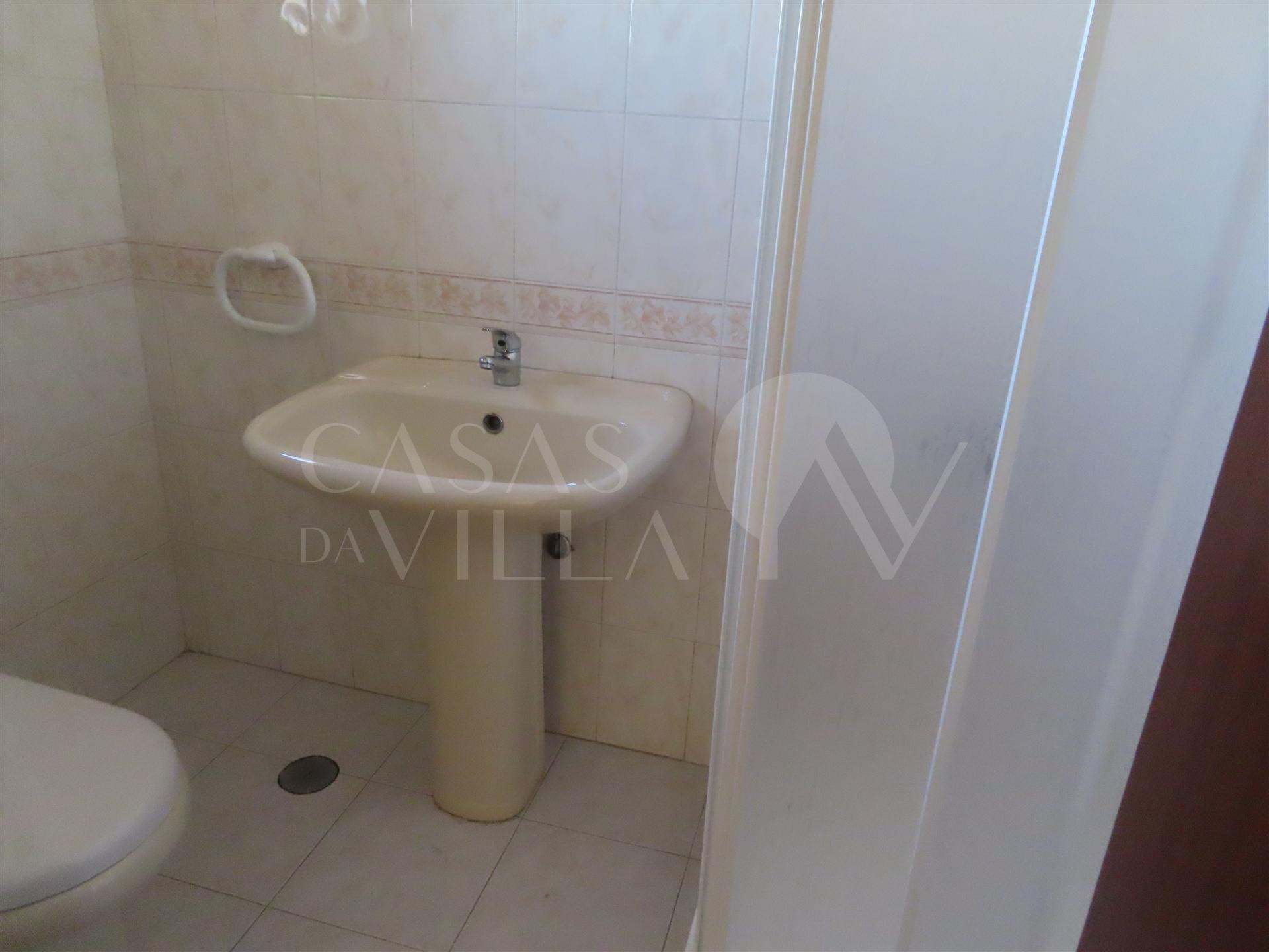 Apartamento T3 com elevador e Garagem Individual para 1 carro em São João