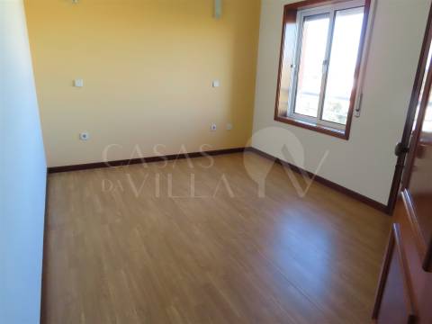 Apartamento T3 com elevador e Garagem Individual para 1 carro em São João