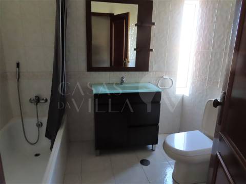 Apartamento T3 com elevador e Garagem Individual para 1 carro em São João