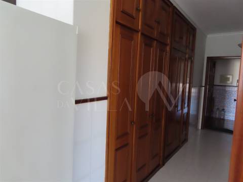 Apartamento T3 com elevador e Garagem Individual para 1 carro em São João