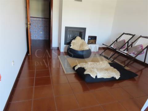 Apartamento T3 com elevador e Garagem Individual para 1 carro em São João