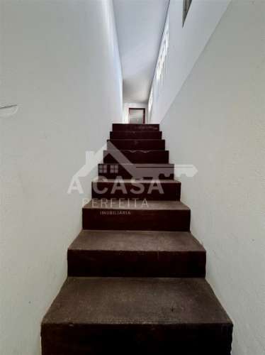 Armazém com logradouro em Esmoriz