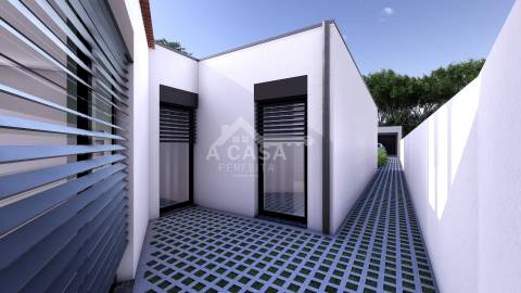 Moradia geminada térrea T2 totalmente renovada com garagem em São Martinho da Gândara