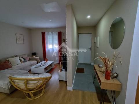 Moradia T3 Térrea com pátio