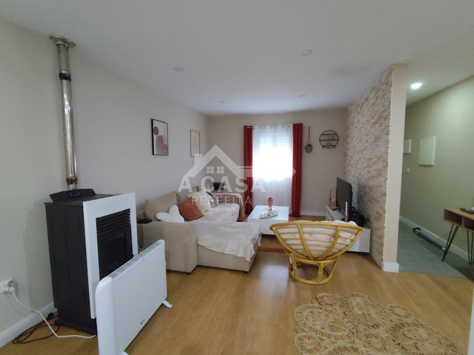 Moradia T3 Térrea com pátio