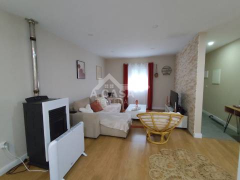 Moradia T3 Térrea com pátio