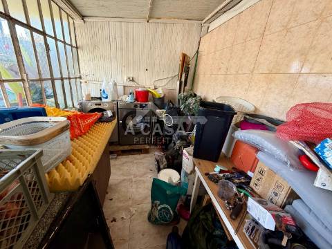 Moradia T4 em Banda com garagem para 1 carro e aparcamento em Mosteirô