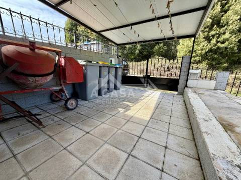 Moradia T4 em Banda com garagem para 1 carro e aparcamento em Mosteirô