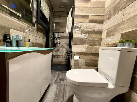 Moradia T4 em Banda com garagem para 1 carro e aparcamento em Mosteirô