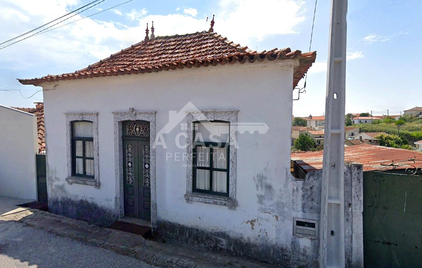 Moradia isolada T3 Térrea com logradouro e terreno em Cortegaça