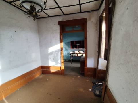 Moradia isolada T3 Térrea com logradouro e terreno em Cortegaça