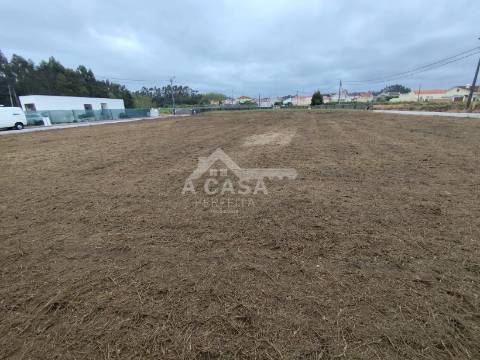 Terreno para construção com 2 frentes em Maceda