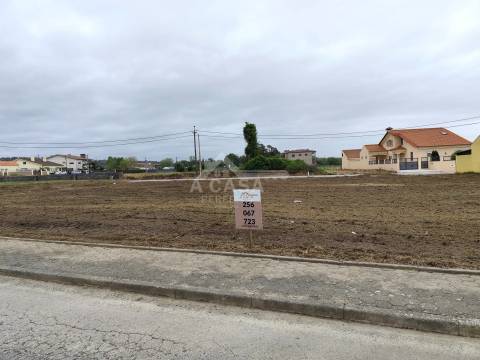 Terreno para construção com 2 frentes em Maceda