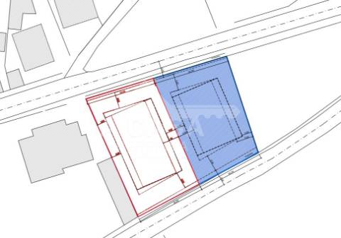 Terreno para construção com 2 frentes em Maceda