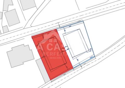 Terreno para construção com 2 frentes em Maceda