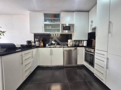 Moradia isolada T5 com garagem para 2 carros e anexo em Ovar