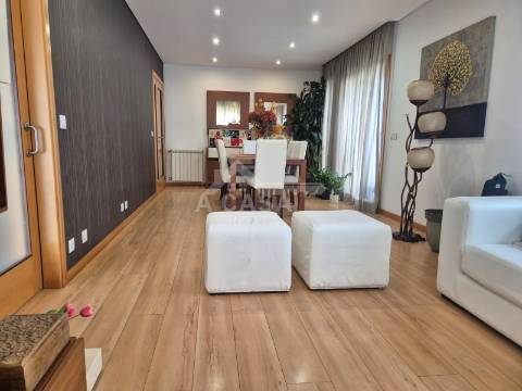 Moradia isolada T5 com garagem para 2 carros e anexo em Ovar
