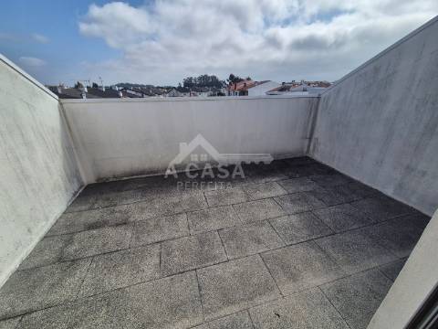 Moradia isolada T5 com garagem para 2 carros e anexo em Ovar