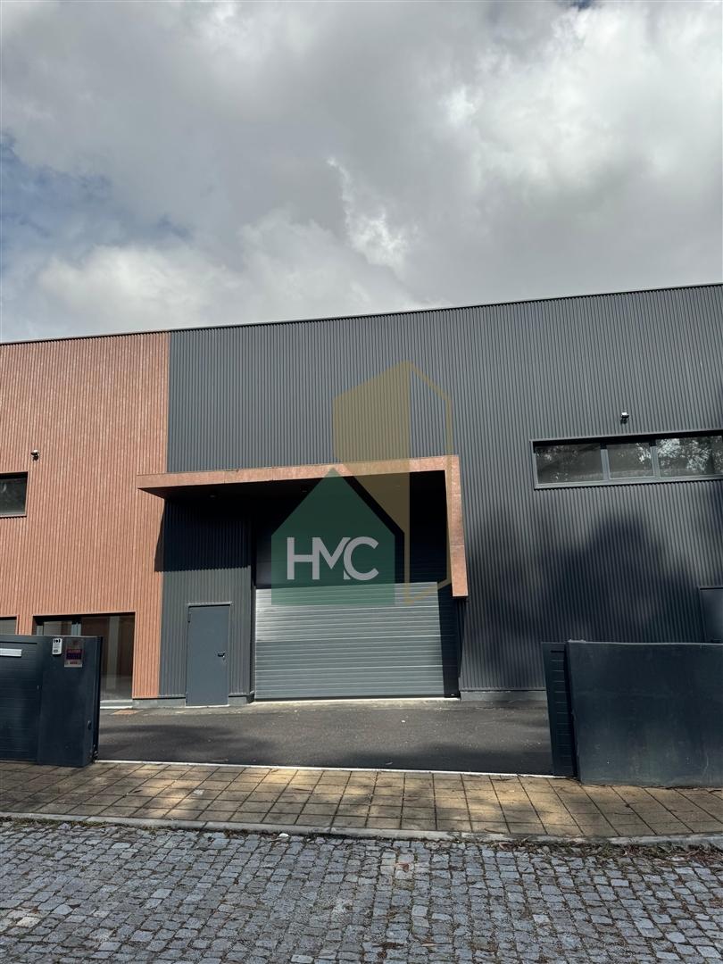 Armazém  Venda em Macieira,Lousada