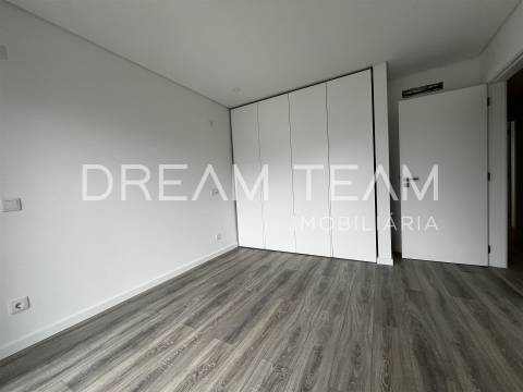 Moradia T4 NOVA com Piscina